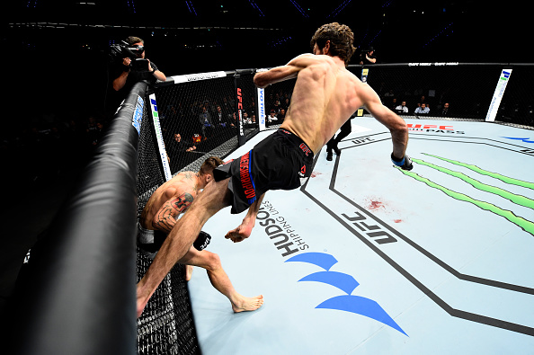 <a href='../fighter/Zabit-Magomedsharipov'>Zabit Magomedsharipov</a> kicks <a href='../fighter/Mike-Santiago'>Mike Santiago</a> during their fight in Septtember of 2017