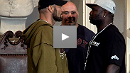 Ou&ccedil;a da lenda do MMA Randy Couture e do sempre interessante James Toney na conferencia de imprensa antes do UFC 118.