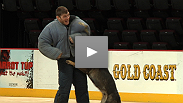 Frank Mir, Stephan Bonnar e Forrest Griffin apanham enquanto sao chamarizes para os caes da policia durante a 20&ordf; edicao das Seletivas para K-9 em Las Vegas.