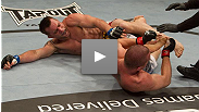 Protagonista do UFC 127, Chris Lytle mostra seu subestimado jogo de ch&atilde;o aplicando um relampago leg-lock em Brian Foster.