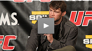 O sempre-divertido vencedor do  TUF 1 Forrest Griffin fala com os fas durante a semana do TUF 12 Finale.