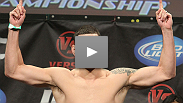 'Foi uma grande oportunidade. Eu nao quis deixar escapar'. Chris Weidman entra para lutar com duas semanas de preparacao e vence um veterano do UFC, anunciando sua presenca na enorme divisao dos medios.