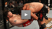 Ele caiu por decis&atilde;o, mas saiu ileso - ou&ccedil;a o que Roy Nelson tinha a dizer sobre a noite na coletiva de imprensa p&oacute;s-UFC 130.