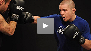 O apresentador do TUF Live Jon Anik e Andy Ogle do Team Faber analisam a vit&oacute;ria de Chris Saunders' e a luta do pr&oacute;prio Ogle na semana que vem.