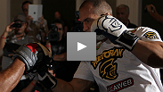 Gigantes com grandes poderes - veja os destaques dos treinos abertos do the UFC 146 card principal todo peso pesado no MGM Grand.
