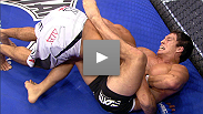 El contendiente top Joseph Benavidez pone sus habilidades de "joe-jitsu" a prueba contra el cintur&oacute;n negro en BJJ Wagnney Fabiano en WEC 52.