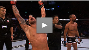 UFC 153のアンダーカードの試合に出場し、勝利を収めたクリスティアーノ・マルセロ＆クリス・カモッツィの試合後インタビュー。