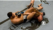 Rousimar cambia le cose ad UFC&reg; 84 usando una leva al braccio per sottomettere il veterano Ivan Salaverry.