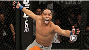 Il peso mosca UFC John Dodson si prende un po' di tempo libero per parlare con l'analista di UFC Tonight Ariel Helwani della sua imminente sfida titolata contro Demetrious Johnson.