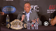 Voyez la conf&eacute;rence de presse d'apr&egrave;s-combat de l'UFC 158.