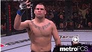 Cain Velasquez se m&eacute;rite une chance pour le titre des poids lourds apr&egrave;s avoir mis Minotauro Nogueira KO.