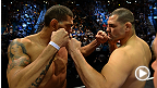 Il campione pesi massimi Cain Velasquez ed Antonio 'Bigfoot' Silva si fronteggiano animatamente alla cerimonia del peso di UFC 160.