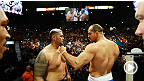 Les cogneurs Junior dos Santos et Mark Hunt sont grimp&eacute;s sur le p&egrave;se-personne puis ont pris la pose pour le traditionnel face-&agrave;-face en vue de leur affrontement de l'UFC 160.