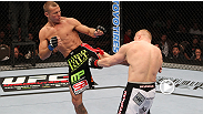 'Cowboy' Cerrone usa a pot&ecirc;ncia de seus golpes para 'amaciar' Dennis Siver antes de encaixar o estrangulamento no UFC 137.
