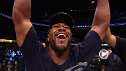 "Suga" Rashad Evans reagisce con gioia e soddisfazione dopo la vittoria per decisione non unanime contro Dan "Hendo" Henderson. Ascolta Evans ed Henderson che espongono il loro punto di vista sul match.