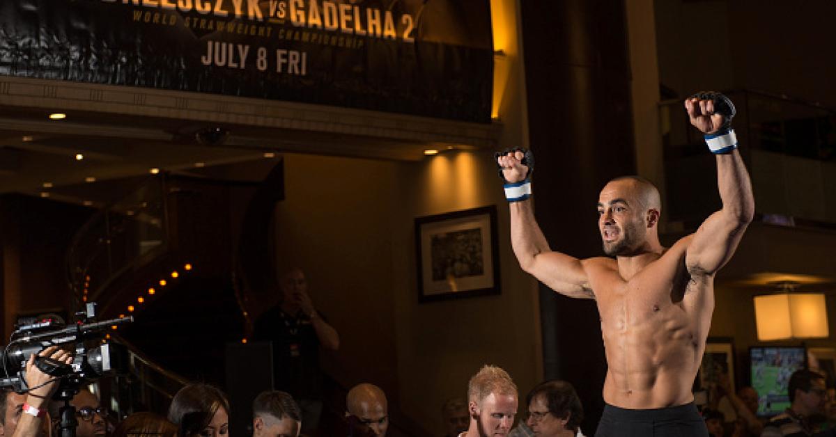 Surging Alvarez embraces spotlight at open workouts