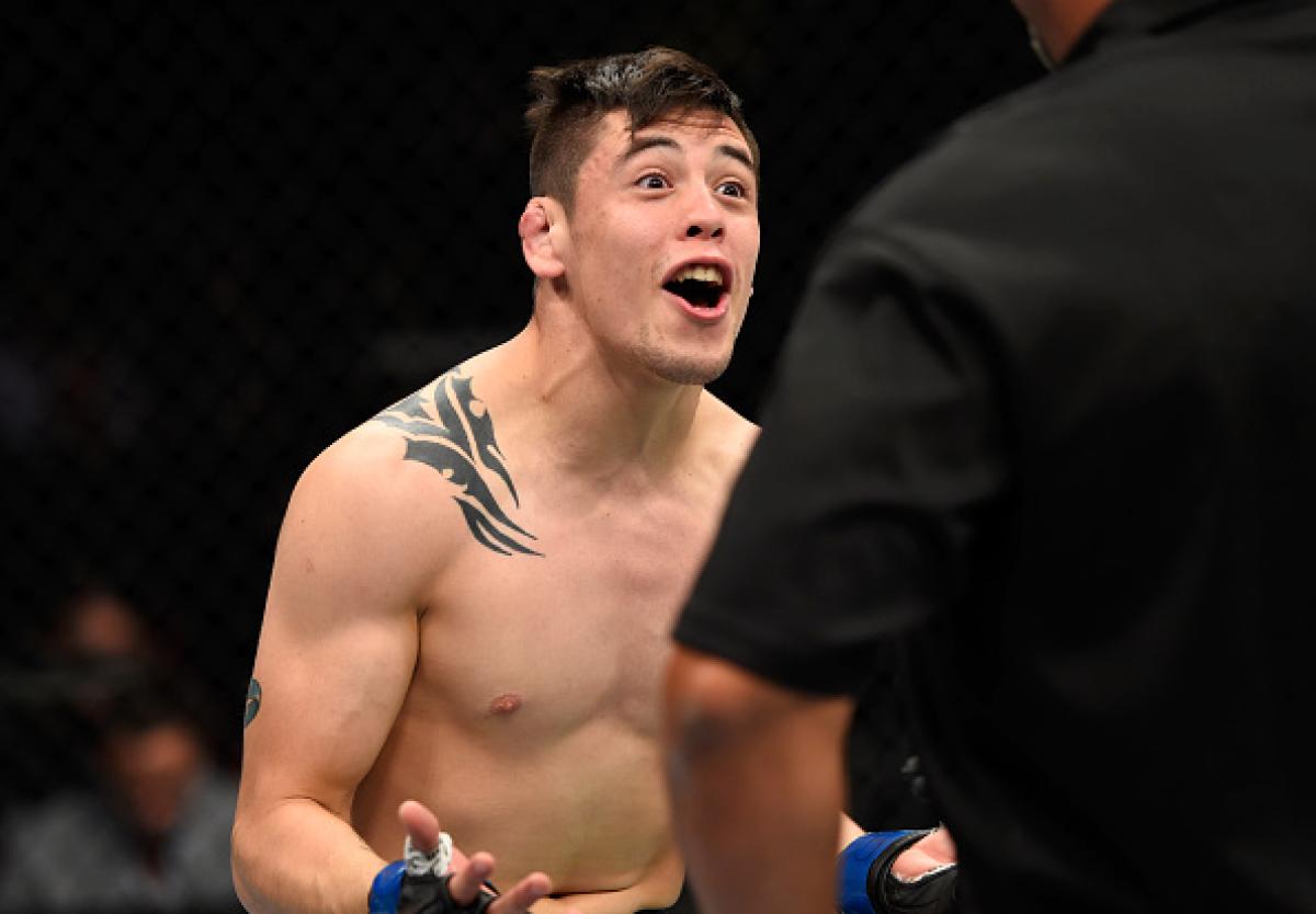 Moreno stuns Smolka on main card