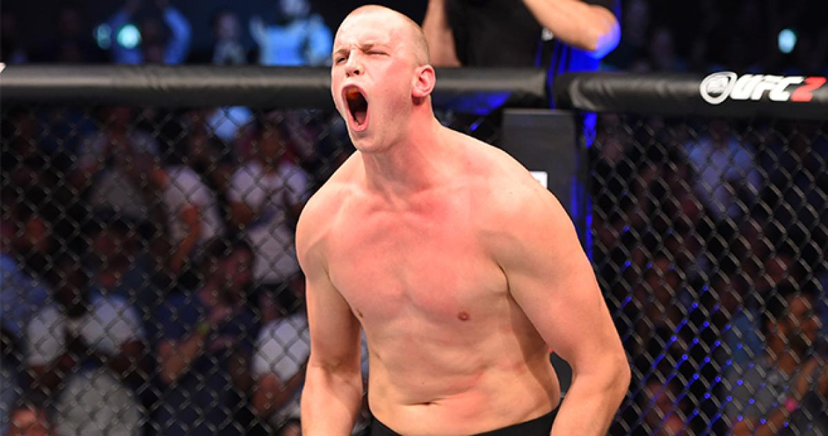 Struve storms to victory against 'Bigfoot'