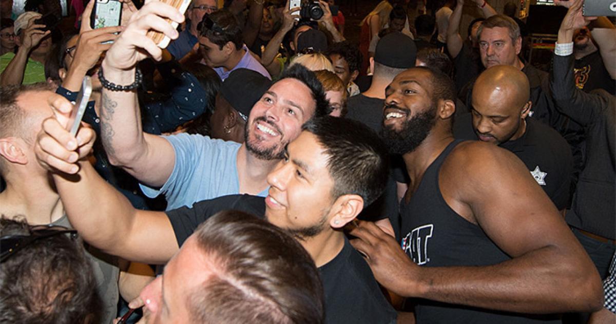Jones: I'll fight Cormier at UFC 200