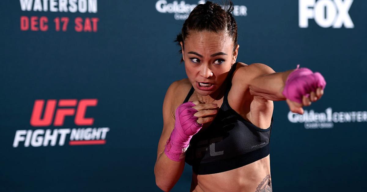 Waterson previews Holm vs. de Randamie at UFC 208