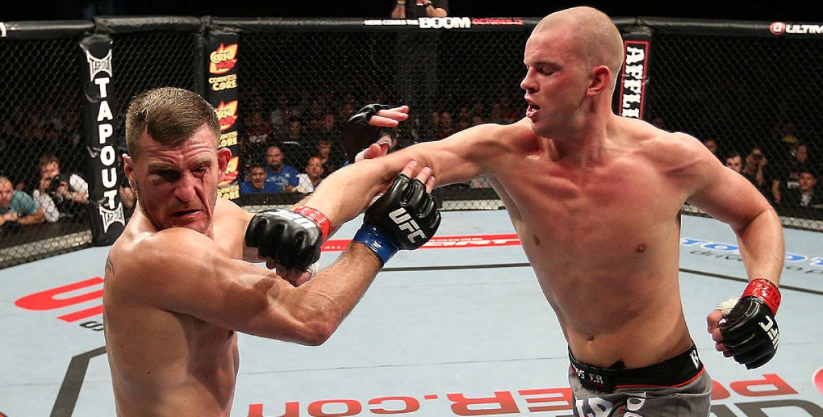 Struve has faced both Miocic, Dos Santos; previews UFC 211 main event