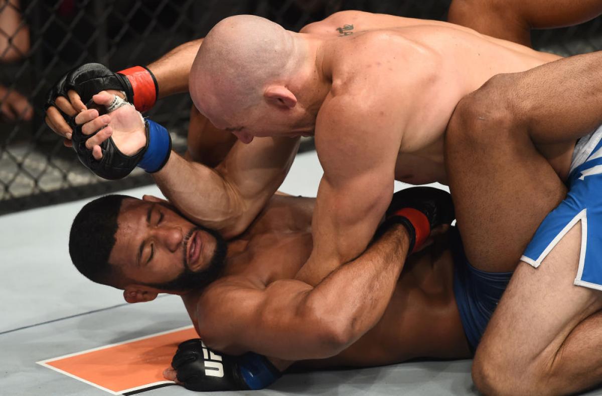 Taylor dominates Lima to win TUF Redemption Finale