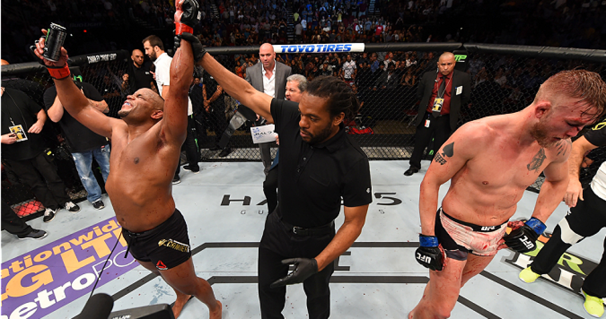 Gustafsson shines, takes Cormier to limit