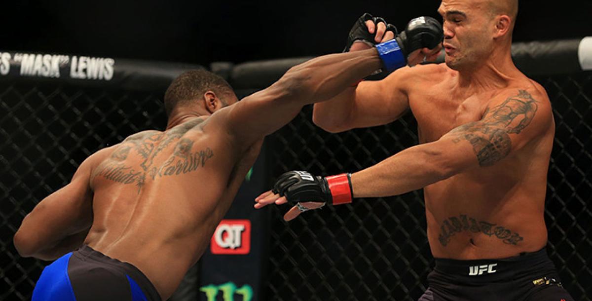 Woodley KOs Lawler in one to take title