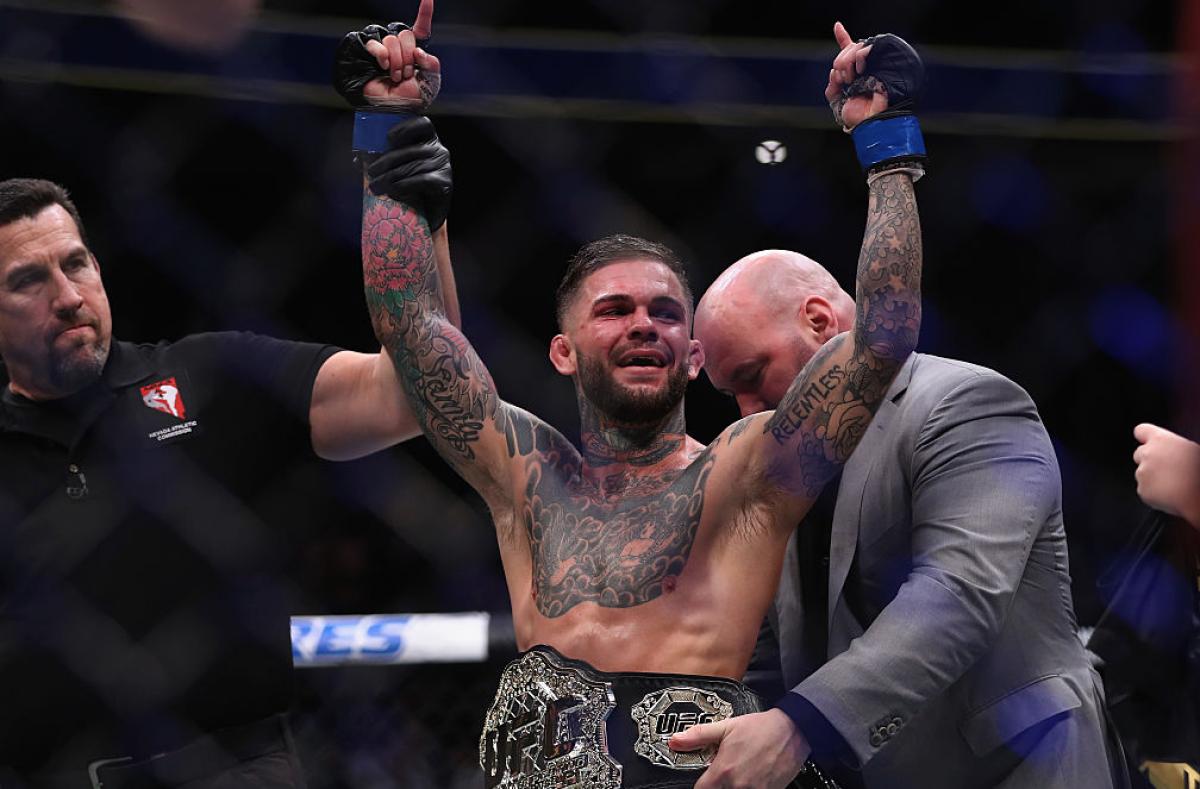 Garbrandt stuns Cruz to win championship