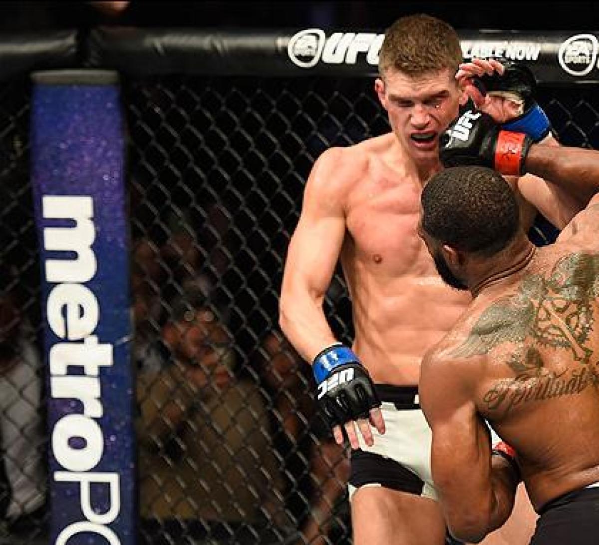 Woodley finishes strong, remains champ