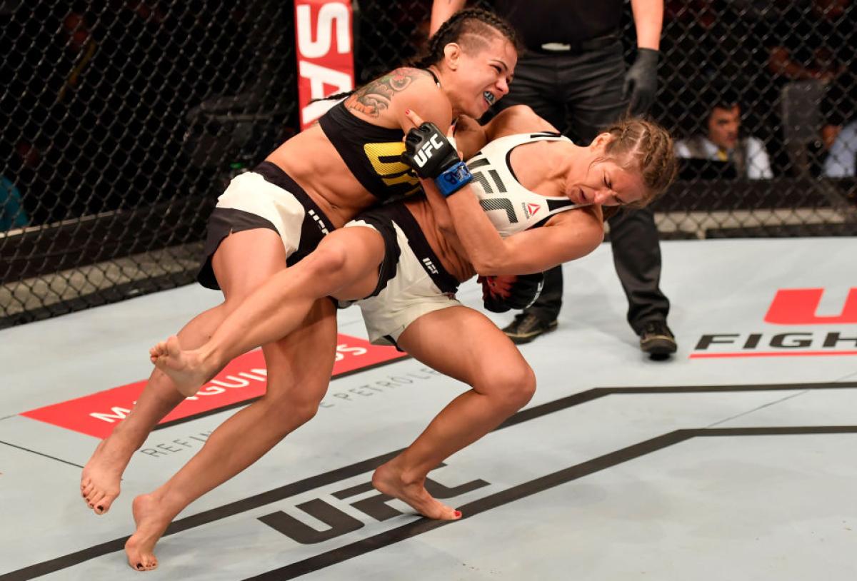 Gadelha stuns Kowalkiewicz in Round 1
