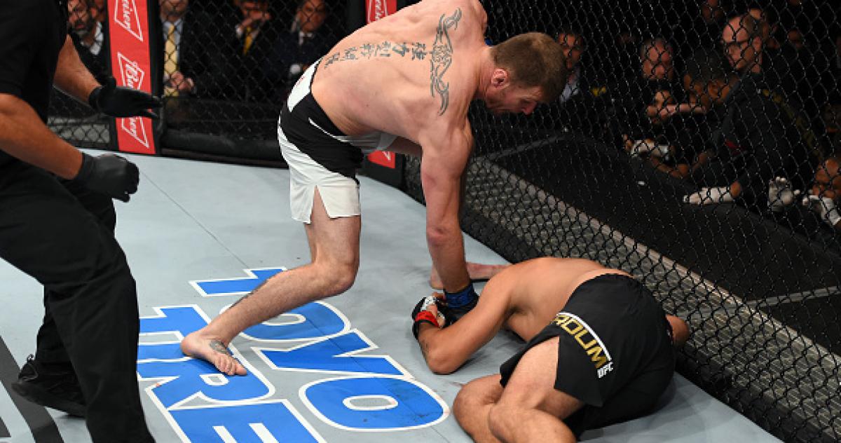 Miocic KOs Werdum; becomes new heavyweight champ