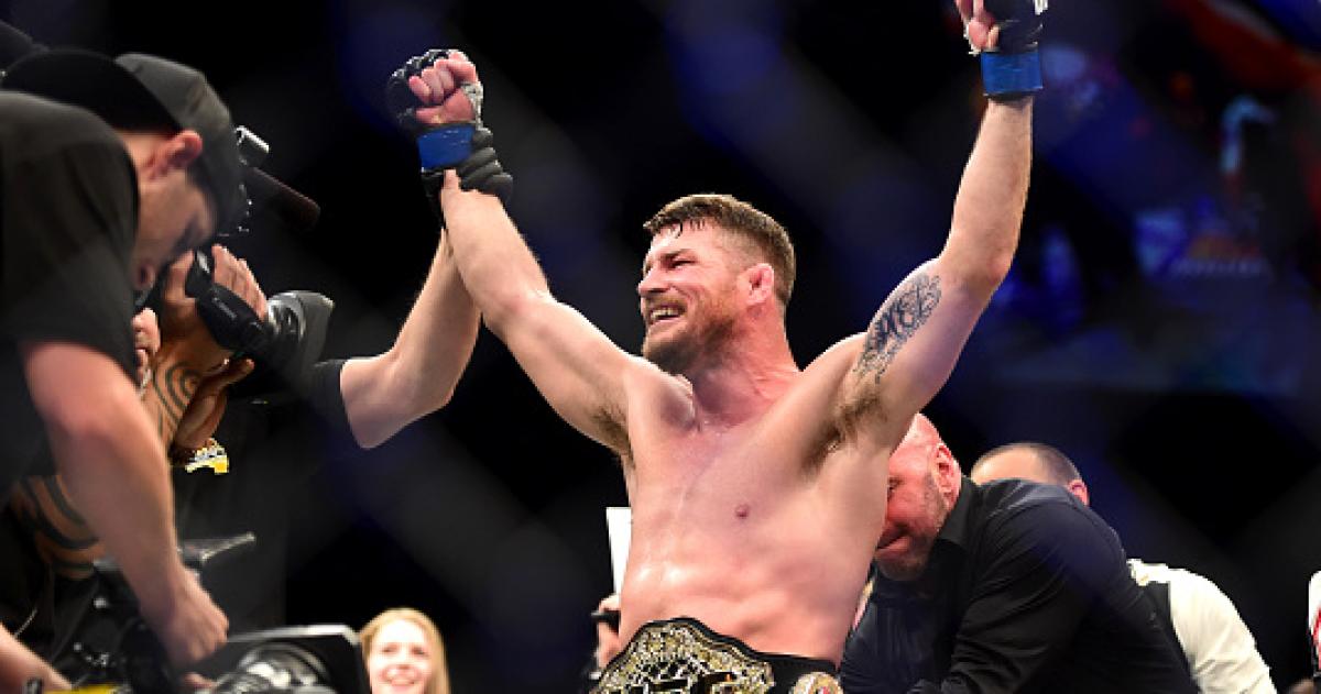 Bisping stuns Rockhold, wins UFC title