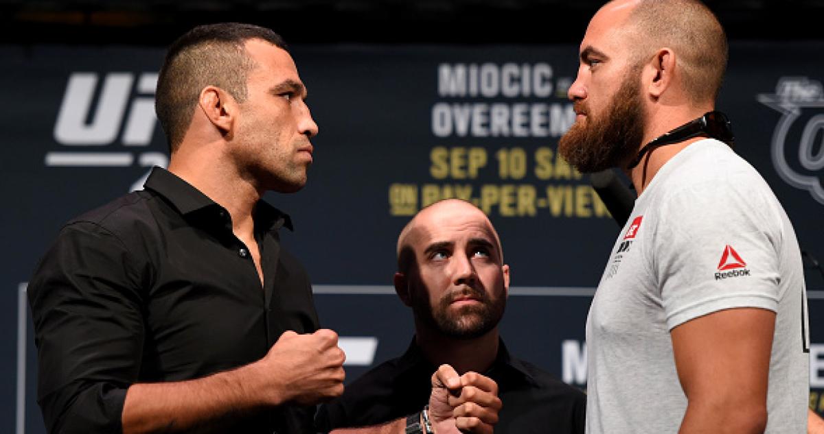 Werdum wins chaotic co-main; Rivera, Andrade also celebrate