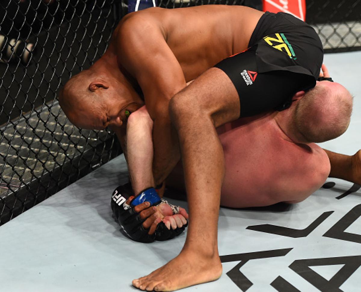 UFC 208 bonuses: Who got extra $$$?