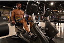 S&Atilde;O PAULO, BRASIL - 25/1/2013: Yan se preparando na bike para o The Ultimate Fighter Brasil 2. (Foto de Luiz Pires Dias/Zuffa LLC/Zuffa LLC via Getty Images)