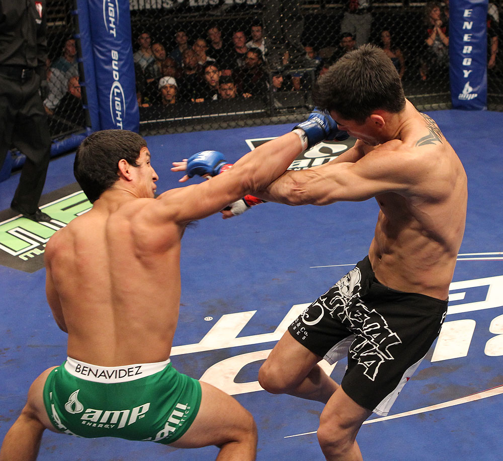 Benavidez punches Cruz Benavidez punches Cruz
