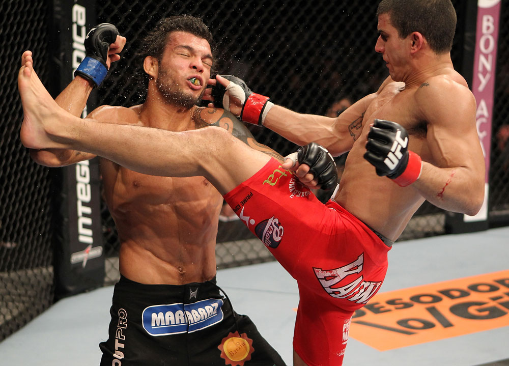 BELO HORIZONTE, BRAZIL - JUNE 23: (R-L) Felipe Arantes lands a flying knee against Milton Vieira during their UFC 147 featherweight bout at Estadio Jornalista Felipe Drummond on June 23, 2012 in Belo Horizonte, Brazil. (Photo by Josh Hedges/Zuffa LLC/Zuffa LLC via Getty Images)