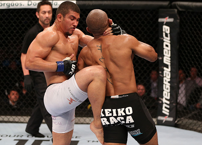 Forte lands a knee against Moraes Forte lands a knee against Moraes