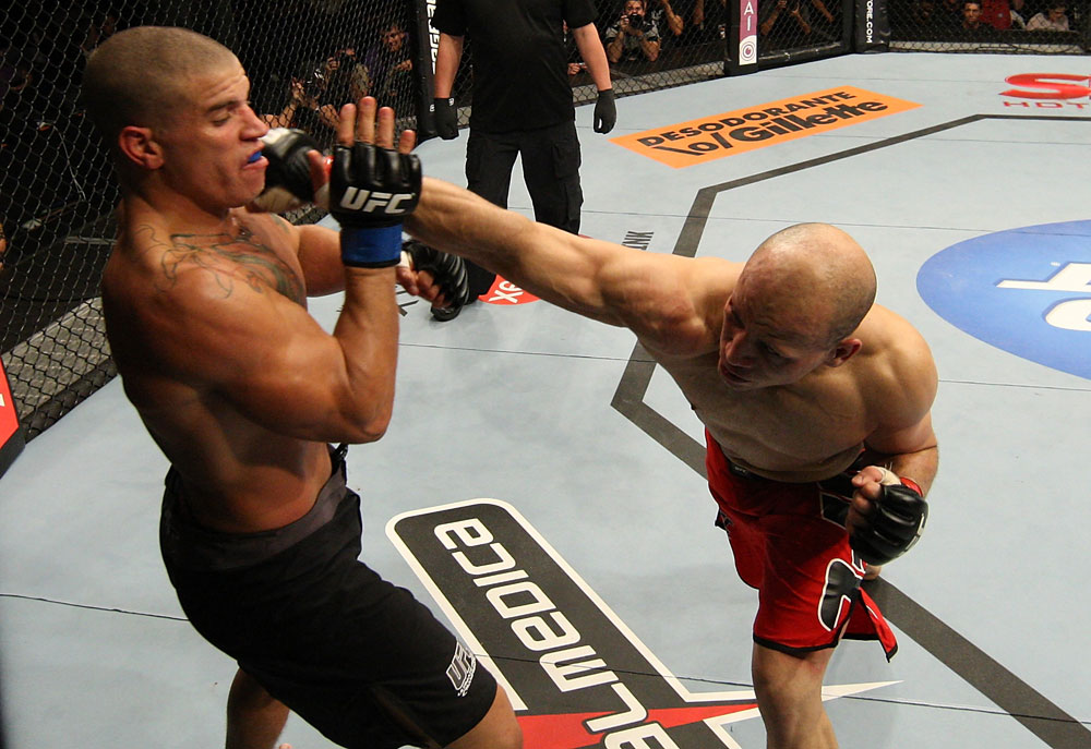 BELO HORIZONTE, BRAZIL - JUNE 23: (R-L) Thiago "Bodao" Perpetuo punches Leonardo Mafra during their UFC 147 middleweight bout at Estadio Jornalista Felipe Drummond on June 23, 2012 in Belo Horizonte, Brazil. (Photo by Josh Hedges/Zuffa LLC/Zuffa LLC via Getty Images)