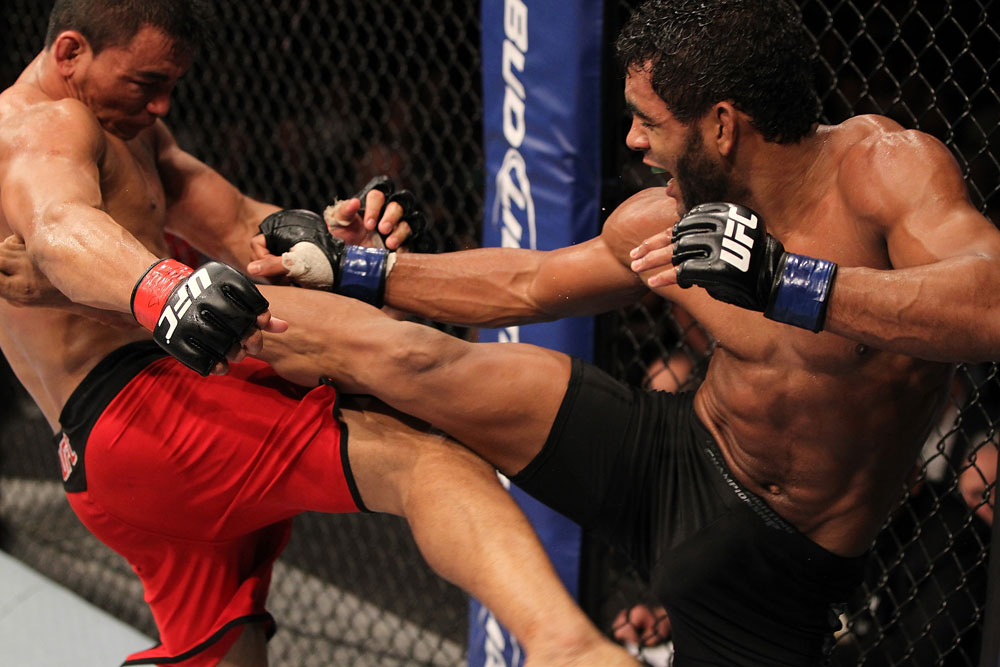 BELO HORIZONTE, BRAZIL - JUNE 23: (R-L) Hugo "Wolverine" Viana kicks John Teixeira during their UFC 147 featherweight bout at Estadio Jornalista Felipe Drummond on June 23, 2012 in Belo Horizonte, Brazil. (Photo by Josh Hedges/Zuffa LLC/Zuffa LLC via Getty Images)