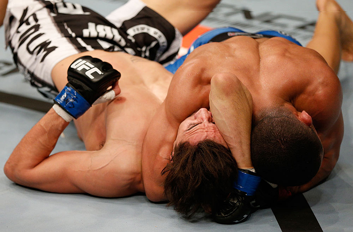 Brandao locks in the triangle versus Garza Brandao locks in the triangle versus Garza