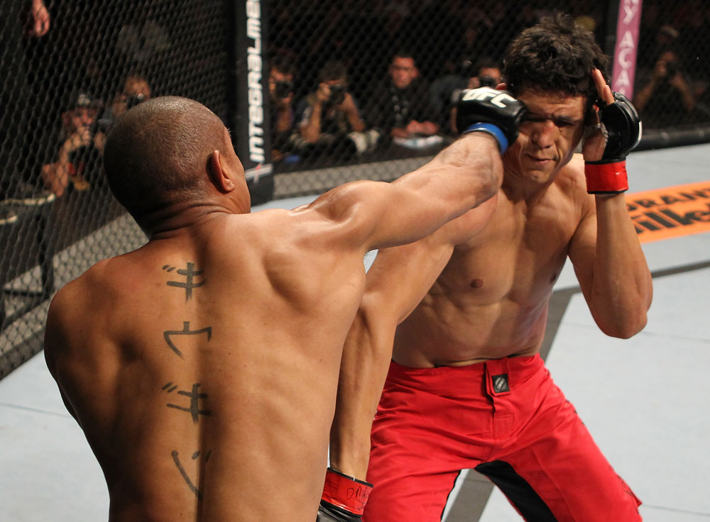 BELO HORIZONTE, BRAZIL - JUNE 23: (L-R) Sergio "Serginho" Moraes punches Cezar "Mutante" Ferreira during their UFC 147 middleweight bout at Estadio Jornalista Felipe Drummond on June 23, 2012 in Belo Horizonte, Brazil. (Photo by Josh Hedges/Zuffa LLC/Zuffa LLC via Getty Images)
