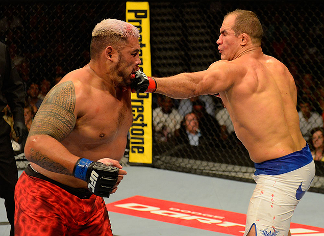 LAS VEGAS, NV - MAY 25:   (R-L) Junior dos Santos punches Mark Hunt in their heavyweight bout during UFC 160 at the MGM Grand Garden Arena on May 25, 2013 in Las Vegas, Nevada.  (Photo by Donald Miralle/Zuffa LLC/Zuffa LLC via Getty Images)  *** Local Caption *** Junior dos Santos; Mark Hunt