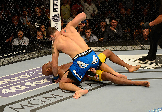 ufc162_11_weidman_vs_silva_032.jpg