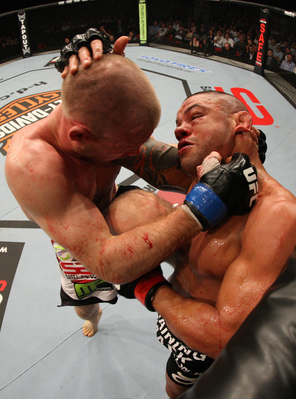 SYDNEY, AUSTRALIA - MARCH 03: (L-R) Martin Kampmann delivers a knee strike against Thiago Alves in a welterweight bout during the UFC on FX event at Allphones Arena on March 3, 2012 in Sydney, Australia. (Photo by Josh Hedges/Zuffa LLC/Zuffa LLC via Getty Images) *** Local Caption *** Thiago Alves; Martin Kampmann