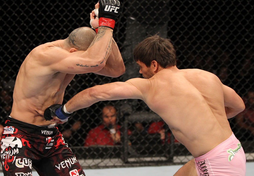 BELO HORIZONTE, BRAZIL - JUNE 23: (R-L) Rich Franklin punches Wanderlei Silva during their UFC 147 catchweight bout at Estadio Jornalista Felipe Drummond on June 23, 2012 in Belo Horizonte, Brazil. (Photo by Josh Hedges/Zuffa LLC/Zuffa LLC via Getty Images)