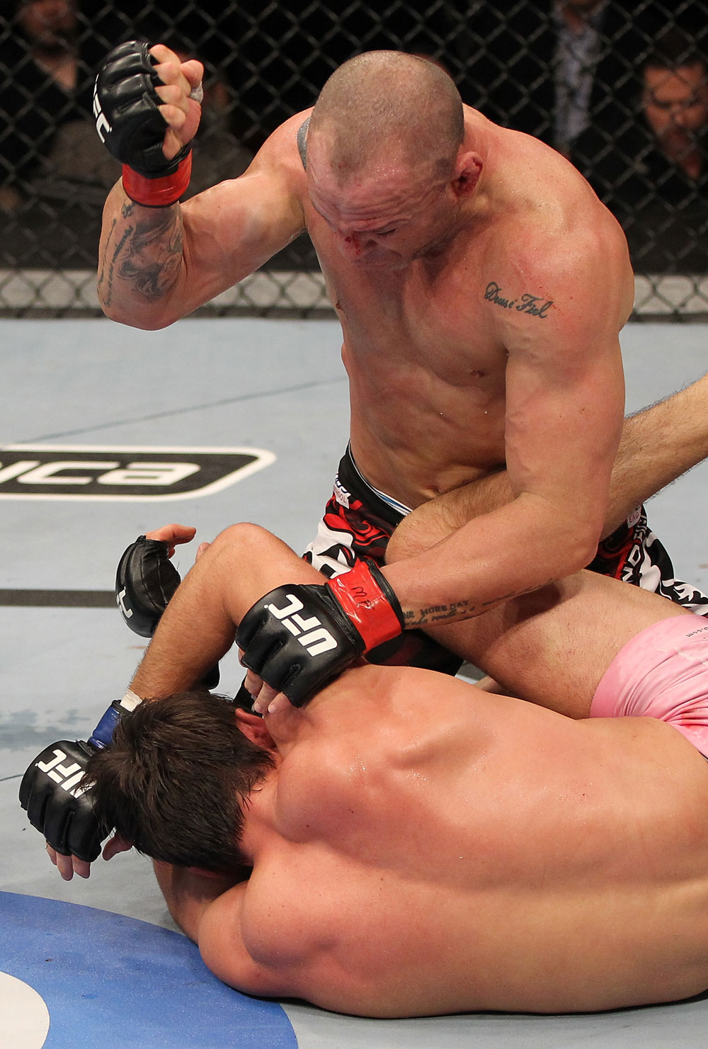 BELO HORIZONTE, BRAZIL - JUNE 23: Wanderlei Silva (top) punches down at Rich Franklin during their UFC 147 catchweight bout at Estadio Jornalista Felipe Drummond on June 23, 2012 in Belo Horizonte, Brazil. (Photo by Josh Hedges/Zuffa LLC/Zuffa LLC via Getty Images)