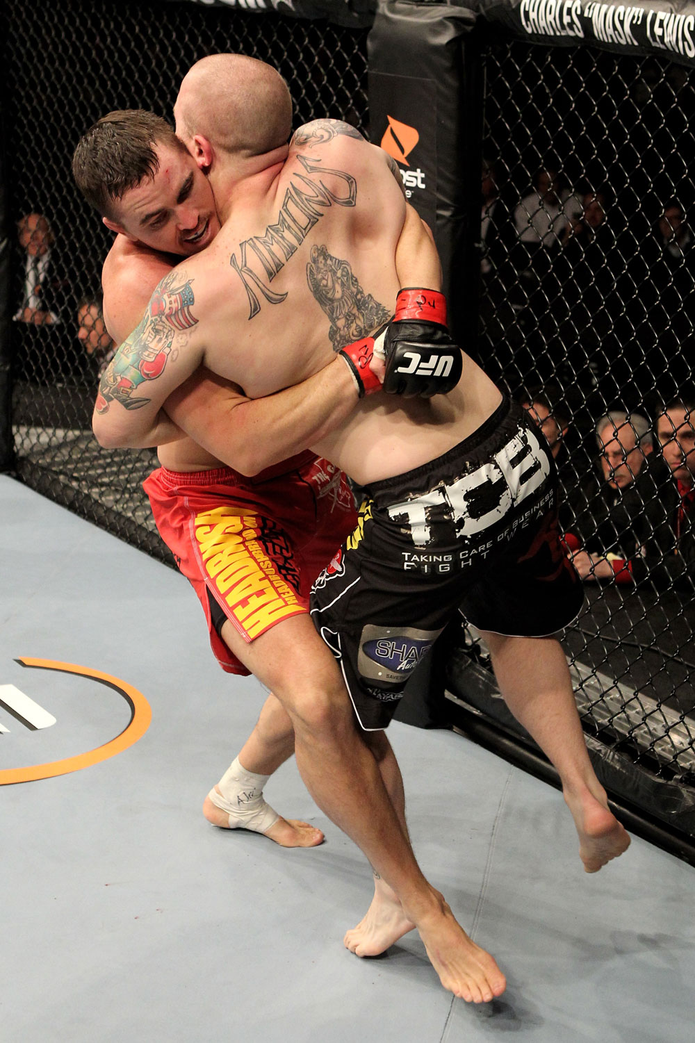 Kyle Noke of Australia fights Rob Kimmons (R) of the USA during their UFC Middleweight bout at the Konig Pilsner Arena on November 13, 2010 in Oberhausen, Germany. (Photo by Josh Hedges/Zuffa LLC/Zuffa LLC)