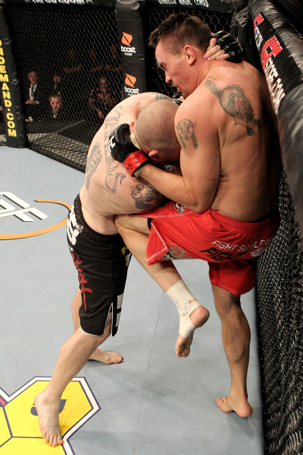 Kyle Noke of Australia fights Rob Kimmons (L) of the USA during their UFC Middleweight bout at the Konig Pilsner Arena on November 13, 2010 in Oberhausen, Germany. (Photo by Josh Hedges/Zuffa LLC/Zuffa LLC)